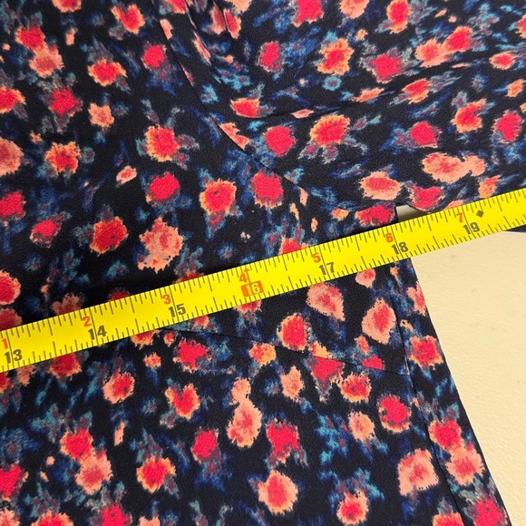 J. Crew Open V-Neck Top in Floral, size XXS - Picture 9 of 10